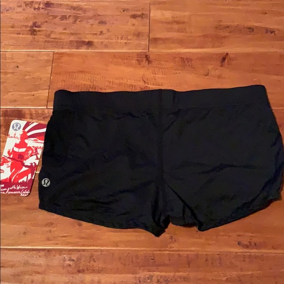 Lululemon Run: Dash Short NWT - Picture 2 of 7
